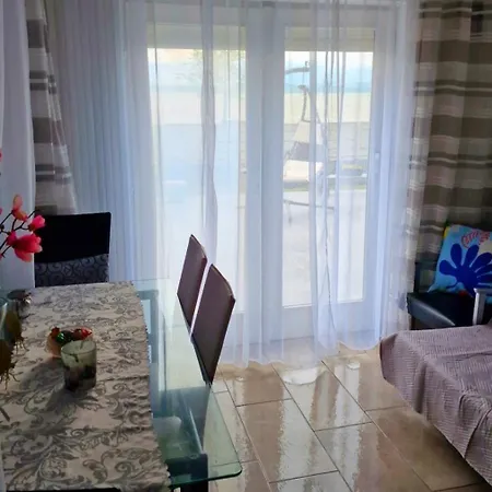 Roxy Beach House Villa *