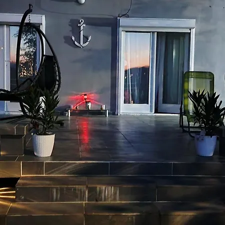 Roxy Beach House Villa *