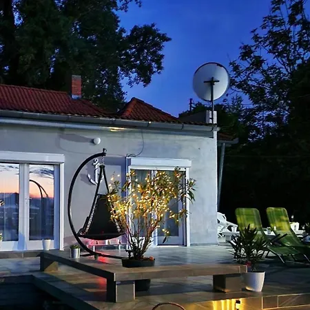Roxy Beach House *